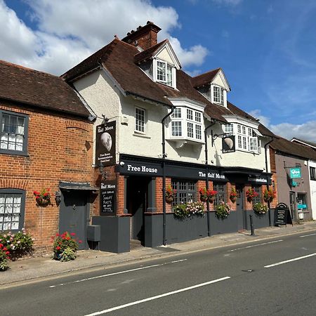 The Half Moon Inn Woking Bagian luar foto